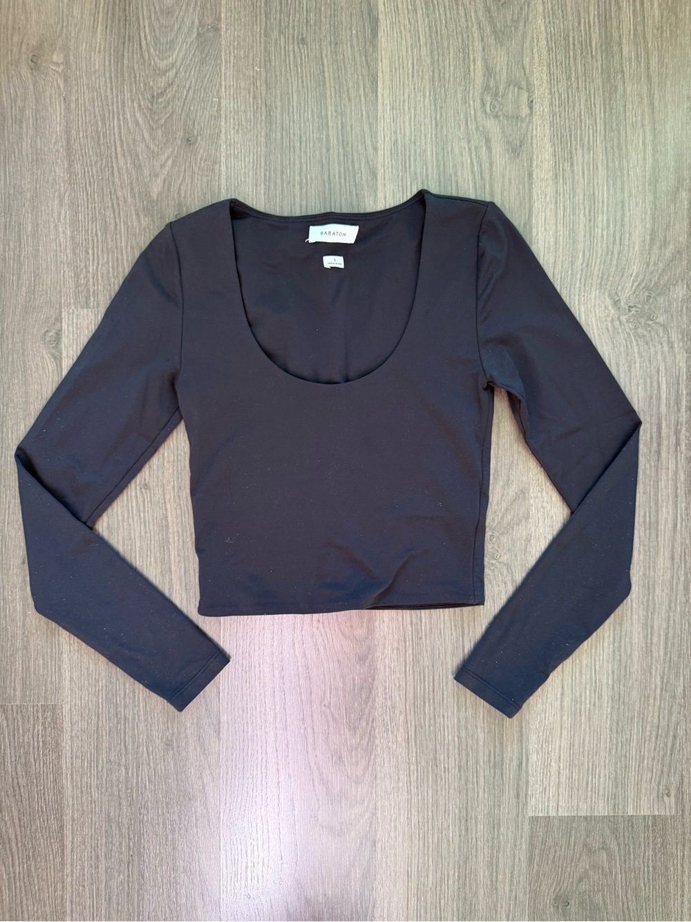 Aritzia Babaton Black Long-Sleeve Scoop Crop Top